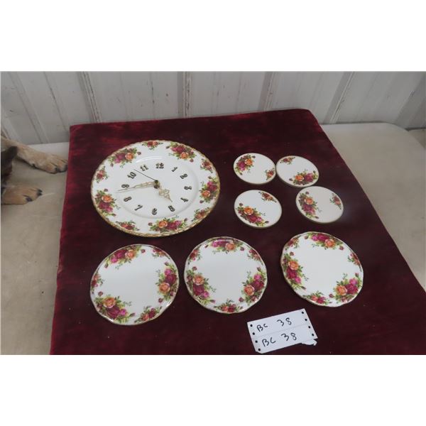 Royal Albert Old Country Rose Pattern Clock with Three Trivets and Four Coasters