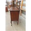 Image 12 : Oak 1/4 Cut Buffet with Beveled Mirror and Leaded Glass, 55" x 48" x 20"