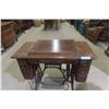 Image 12 : Antique Singer Treadle Sewing Machine in Ornate Wooden Cabinet