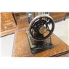 Image 4 : Antique Singer Treadle Sewing Machine in Ornate Wooden Cabinet