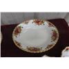 Image 7 : Royal Albert Old Country Roses Pattern Eleven-Piece Assortment of Plates and Dishes