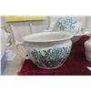 Image 8 : Kenilworth England Pitcher, Basin, Chamber Pot, and More