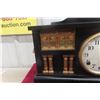 Image 4 : Antique E. Ingraham Black Mantel Clock With Gilt Classical Columns and Lion Mask Handles