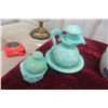 Image 15 : Porcelain Floral Two-Handled Urn, 12"