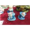 Image 37 : Porcelain Floral Two-Handled Urn, 12"