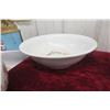 Image 6 : Wash Basin with Two Matching Pitchers