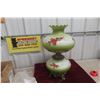 Image 8 : Hand-Painted Victorian-Style Parlor Table Top Hurricane Lamp