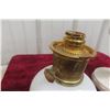 Image 8 : 2 x Aladdin Oil Lamp 1) With Lincoln Drape Pattern, No Chimneys