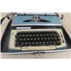 Image 2 : Eaton’s Deluxe 12 Typewriter Set With Winston Dictionary