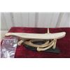Image 7 : Beluga Cribbage Board, Whalebone 13 1/2" Long, Soapstone Base 8" x 5" Includes Deer Sheds