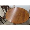 Image 2 : Round Oak Dining Table With Four Chairs, Including One Captain’s Chair - Height 30", Diameter 42"