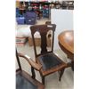 Image 7 : Round Oak Dining Table With Four Chairs, Including One Captain’s Chair - Height 30", Diameter 42"