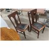 Image 8 : Round Oak Dining Table With Four Chairs, Including One Captain’s Chair - Height 30", Diameter 42"