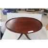 Image 2 : Duncan Phyfe Style Coffee Table 19" x 30" x 21"