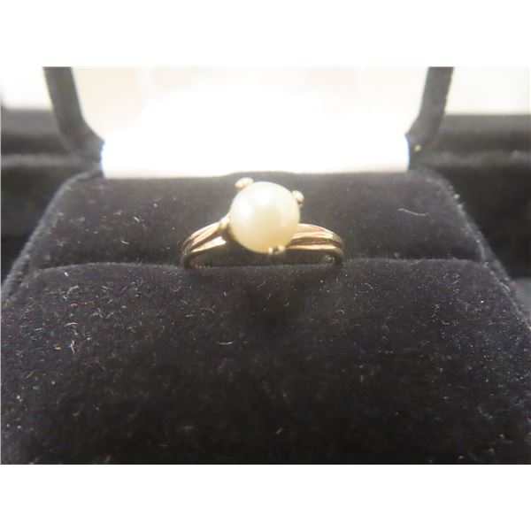 10k Gold Ring With Pearl, Size 6, Weighing 2 Grams