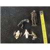 Image 3 : Twelve Pieces Painted Metal Animals, Palm Trees, and Army Men, Some With Damage