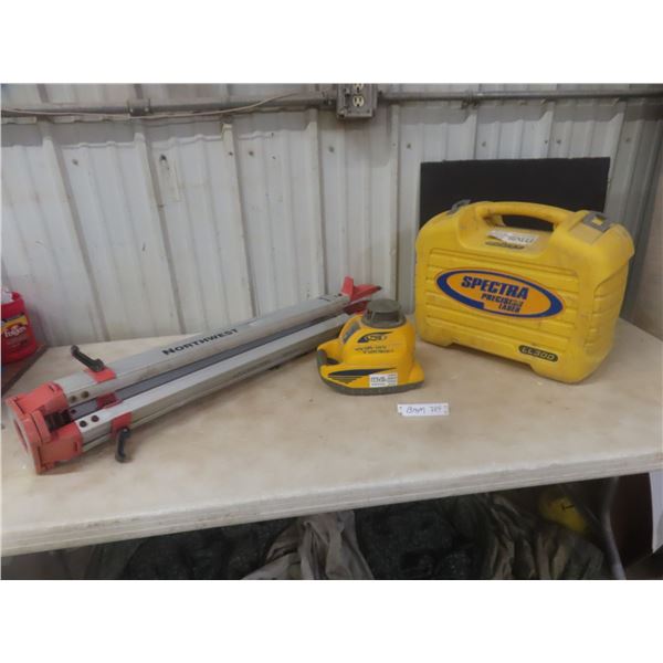Spectra Precision LL300 Laser Level With Case and Tripod