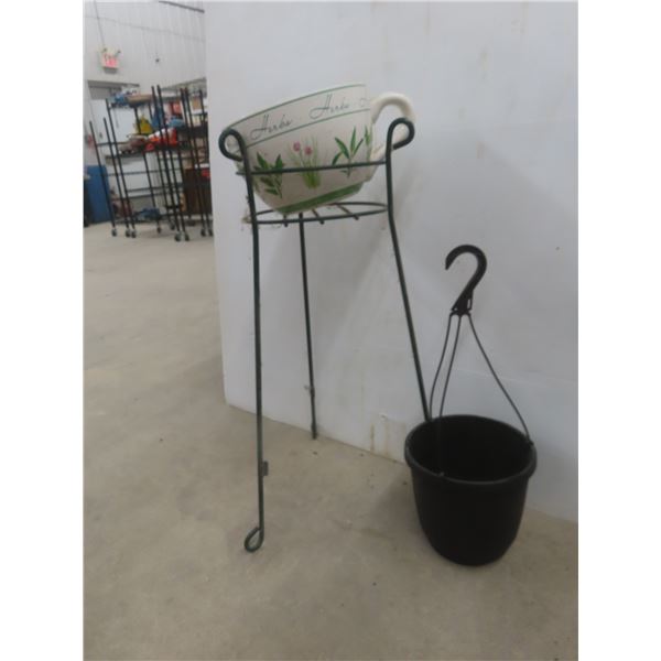 Metal Plant Stand With Decorative Pot