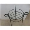 Image 5 : Metal Plant Stand With Decorative Pot