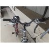 Image 6 : Schwinn Variable-Speed Bicycle With Front Suspension and 28" Wheels