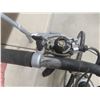 Image 7 : Schwinn Variable-Speed Bicycle With Front Suspension and 28" Wheels