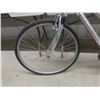 Image 9 : Schwinn Variable-Speed Bicycle With Front Suspension and 28" Wheels