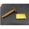 Image 14 : Vanity Brass Mirror, Compact, Copper Bracelet, Ladies Wallet, Vintage Razor and More 