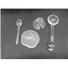 Image 7 : Two Crystal Glass Bowls, Bone China Flower Bouquets, Hand-Painted Wooden Egg and More 