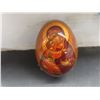 Image 8 : Two Crystal Glass Bowls, Bone China Flower Bouquets, Hand-Painted Wooden Egg and More 