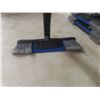Image 8 : Four Extendable Snow Brushes