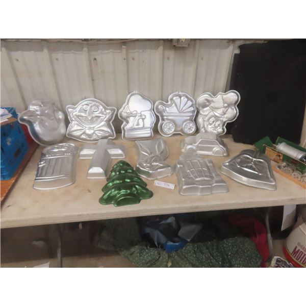 Twelve Cake Baking Molds: Bugs Bunny, Snoopy, Oscar, Mickey Mouse, Christmas Tree, Cookie and Pastry