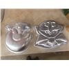Image 4 : Twelve Cake Baking Molds: Bugs Bunny, Snoopy, Oscar, Mickey Mouse, Christmas Tree, Cookie and Pastry