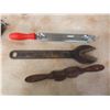 Image 7 : Assorted Tools: Black & Decker Angle Grinder, Files, Screwdrivers and More