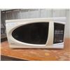 Image 1 : Danby 1,000-Watt Microwave Oven