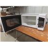 Image 4 : Danby 1,000-Watt Microwave Oven