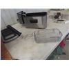 Image 5 : Bravetti Deep Fryer 12-Piece Matching Fork And Steak Knife Set, Anchor And Pyrex Covered Bowls