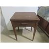 Image 10 : Singer Sewing Machine Mounted In Wooden Cabinet