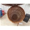 Image 3 : Wicker Hamper with Lid and Ceramic Heater, 1,500 Watts