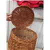 Image 4 : Wicker Hamper with Lid and Ceramic Heater, 1,500 Watts