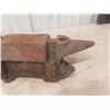 Image 5 : Vintage Blacksmith Anvil with 4-Inch Vise