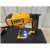 Image 9 : DeWalt 20V Cordless 18 Gauge Brad Nailer Battery and Charger