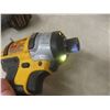 Image 6 : DeWalt 20V Cordless Tool Kit 1/4" Impact Driver, 1/2" Drill Driver, Reciprocating Saw, Two Batterie