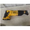 Image 9 : DeWalt 20V Cordless Tool Kit 1/4" Impact Driver, 1/2" Drill Driver, Reciprocating Saw, Two Batterie