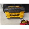 Image 6 : DeWalt 20V Cordless 4 1/2" Grinder Battery, Two Amp-Hour Charger, Grinding Wheels, and Bag