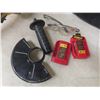 Image 8 : DeWalt 20V Cordless 4 1/2" Grinder Battery, Two Amp-Hour Charger, Grinding Wheels, and Bag
