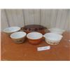 Image 1 : Eight Pieces of Pyrex Including Mixing Bowls and Casserole Dishes