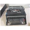 Image 2 : Vintage Underwood Model 2320 Typewriter With Case