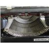Image 5 : Vintage Underwood Model 2320 Typewriter With Case