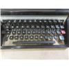 Image 7 : Vintage Underwood Model 2320 Typewriter With Case