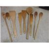 Image 8 : Four Pyrex Nesting Bowls, Cutting Board, Proctor Silex Toaster, Black and Decker Mixer, Wooden Spoo